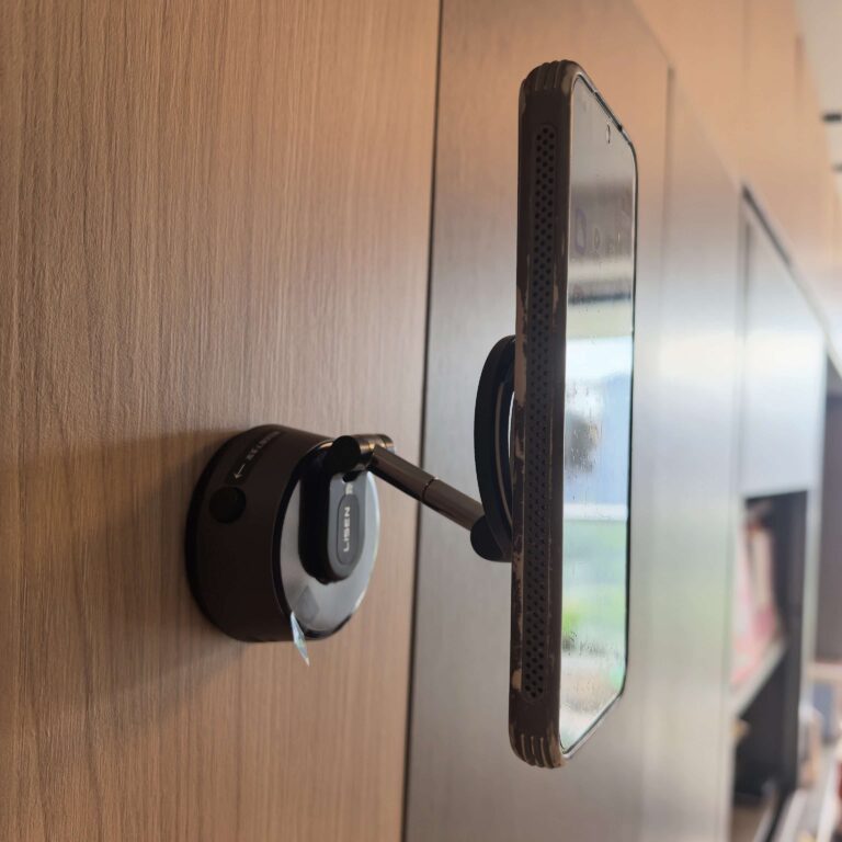 LISEN Phone Holder Test on Wall-Holding Test